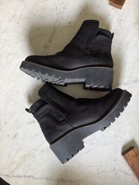 Women's Black Chunky Chelsea Booties